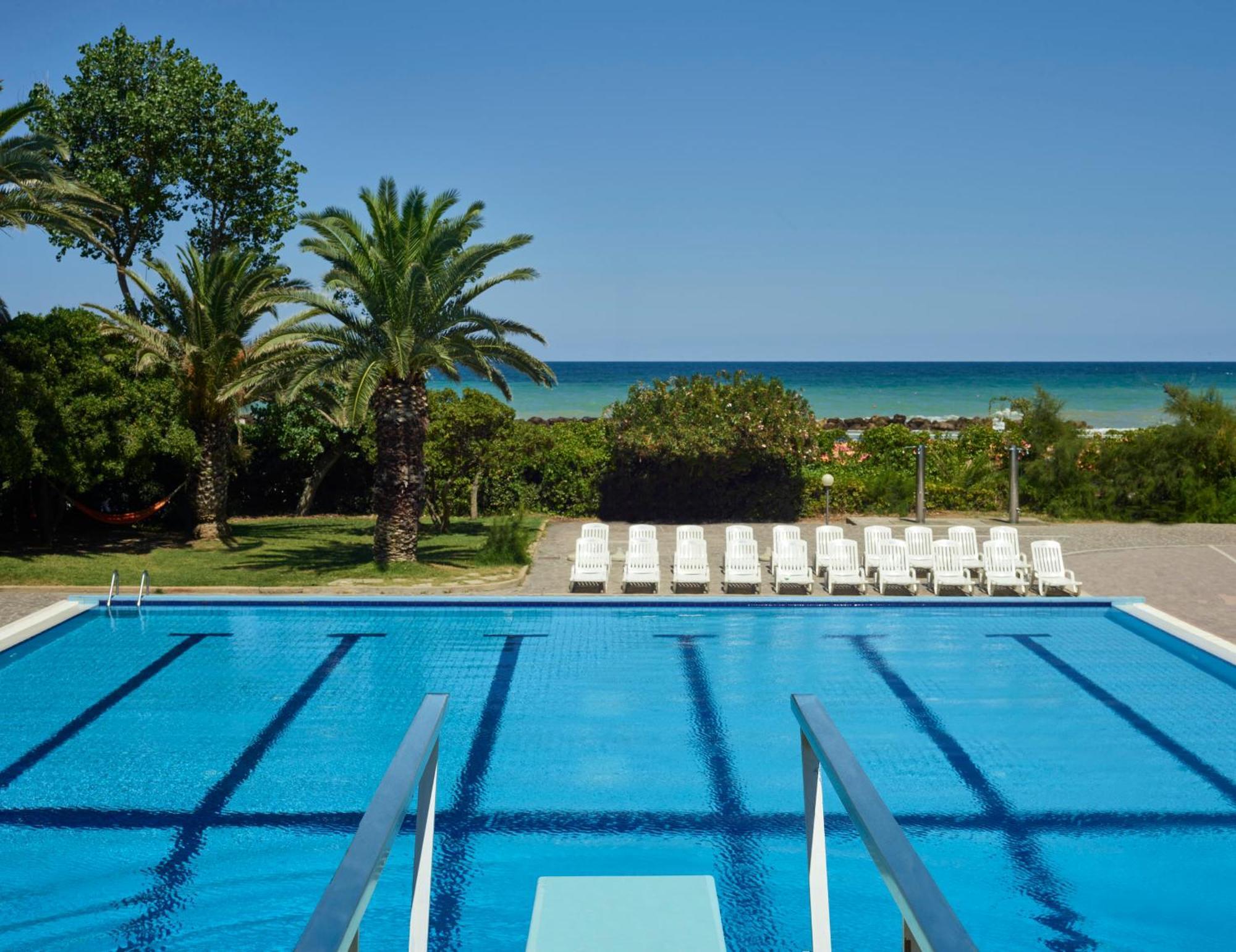 Serena Majestic Residence Montesilvano Marina Extérieur photo